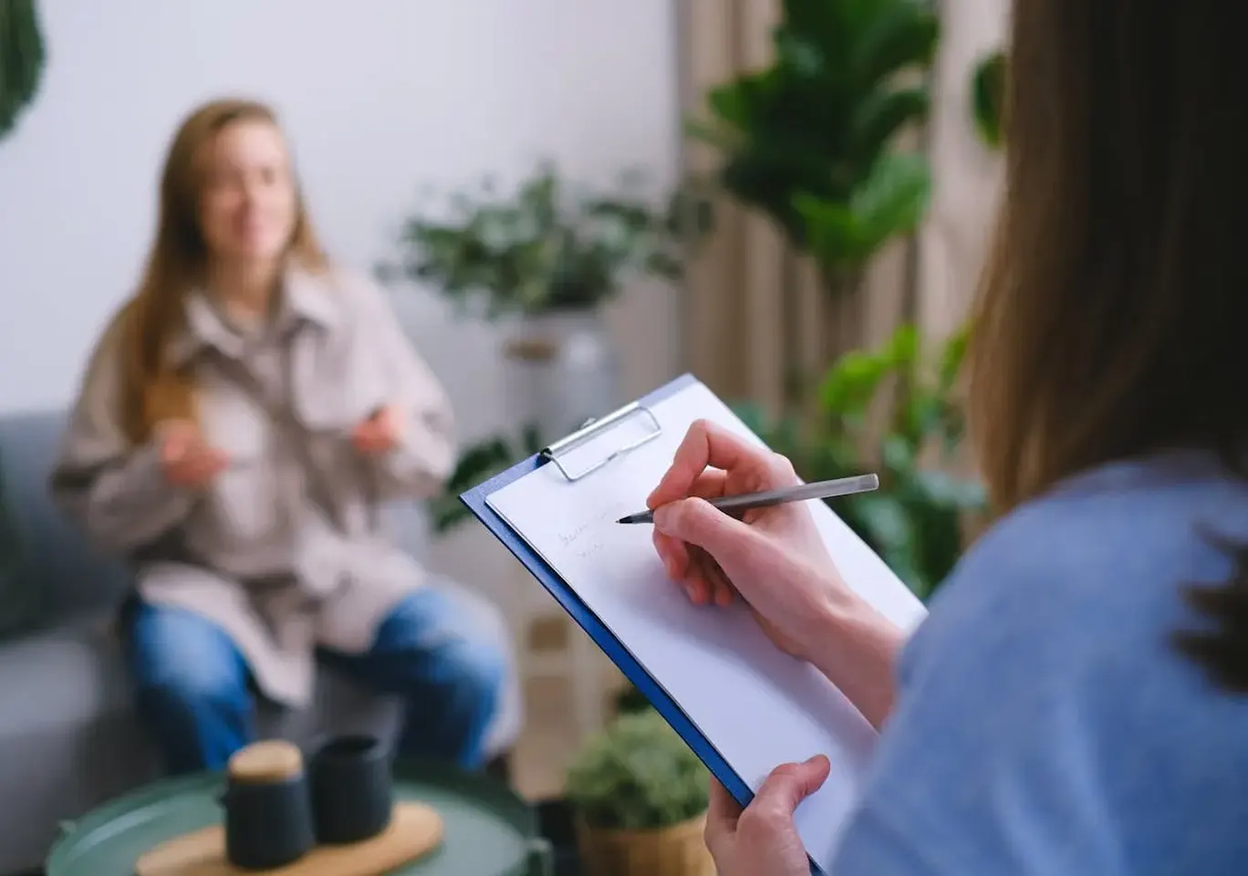 Terapia uzależnień Tarnobrzeg: wywiad z pacjentką i notatki specjalisty